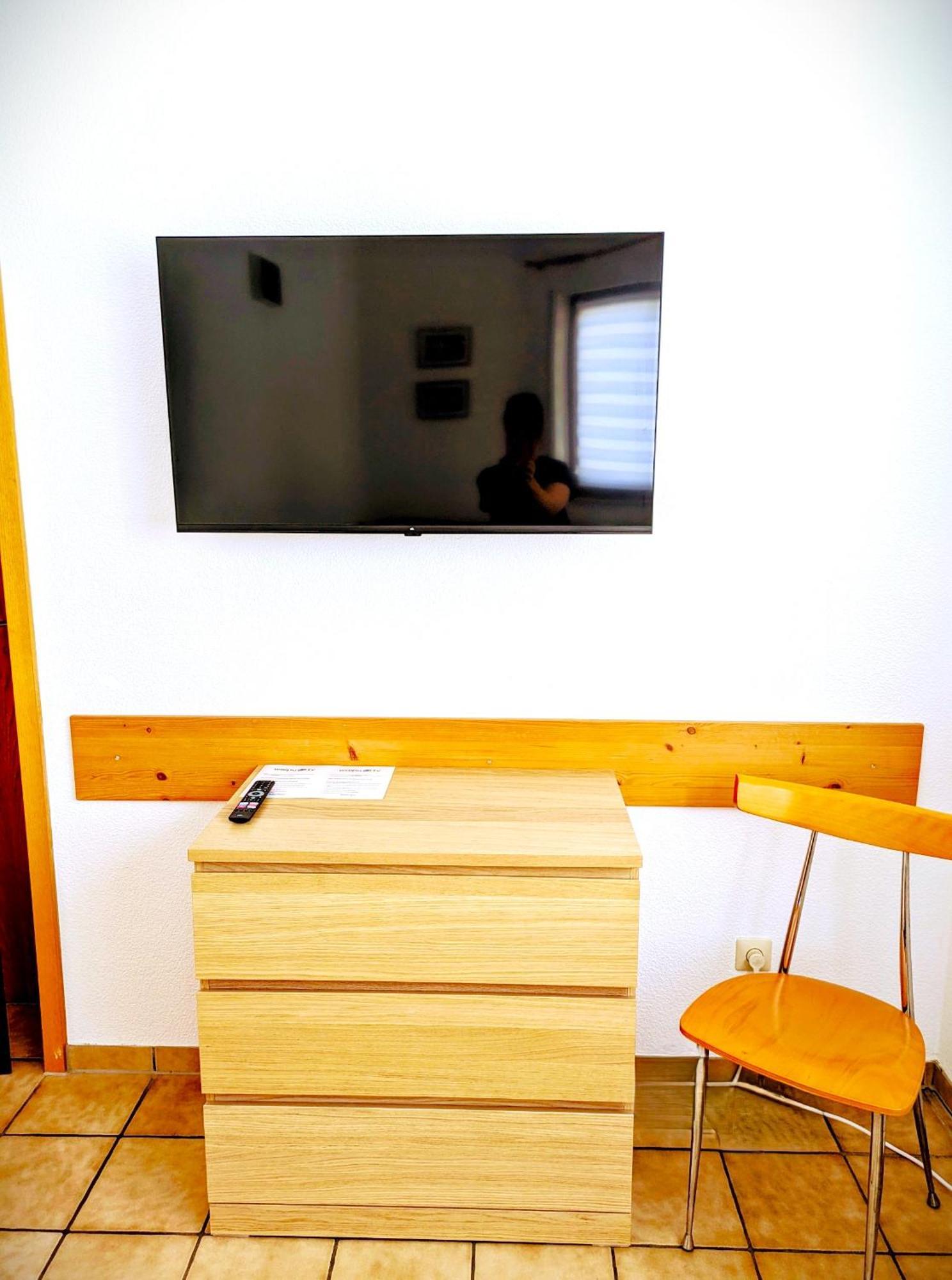 4 Zimmer Geraeumige Und Ruhig Gelegene Ferien- Und Monteurwohnung Nur Fuer Sie Allein Aujvari Vermietungen Spiegelberg Extérieur photo